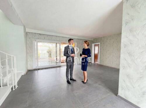 ...die auch zu repräsentativen Zwecken genutzt werden könnte (KI - Diele) - 