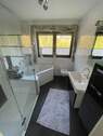 Bad mit Dusche und Badewanne EG - 