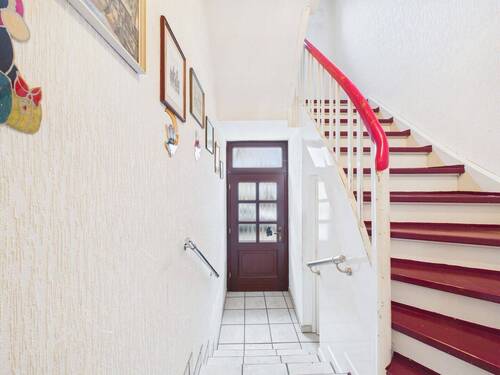 Flur EG - Reihenmittelhaus mit 130,80 m&sup2; in Düren zum Kaufen