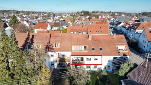 Übersichtsaufnahme Gartenseite - Gerne auch mit Hund! Großzügige Wohnung im 1. OG lädt die Familie zum Wohnen in Wullenstetten ein!