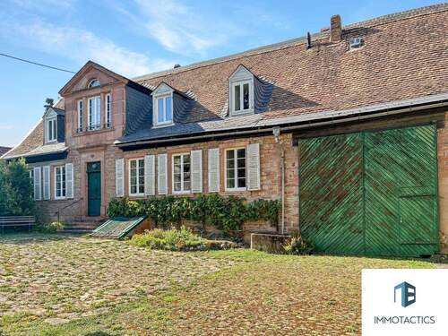 Außenansicht - Historisches Weingut mit zwei Häusern - mit Weinkeller, Hof, Scheune & Garten