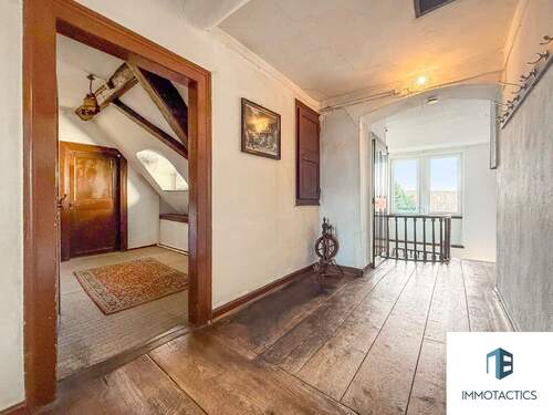 Flur OG Hauptgebäude - 