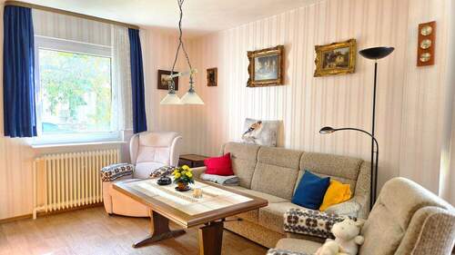 Wohn-/ Essbereich Ansicht II - 6 Zimmer Einfamilienhaus in Frankfurt am Main