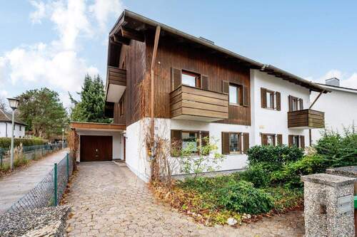 Aussenansicht - AIGNER - Charmante Doppelhaushälfte mit großem Garten und viel Raum für Ihr neues Zuhause!