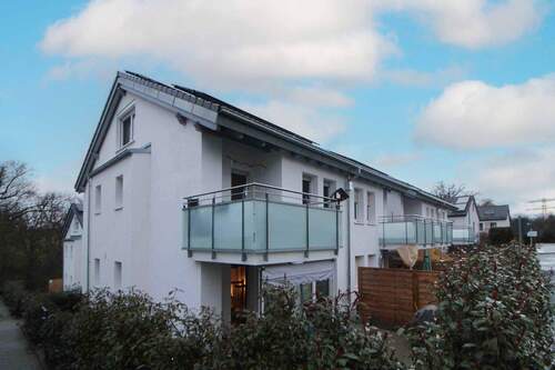 Außenansicht - 3-Zimmer-Wohnung auf zwei Ebenen mit Süd-Terrasse und Garage