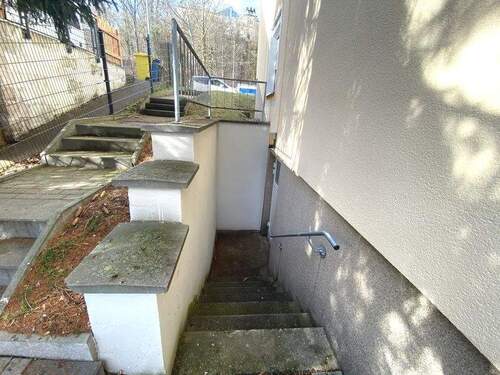 separater Eingang zum Kellergeschoss - 