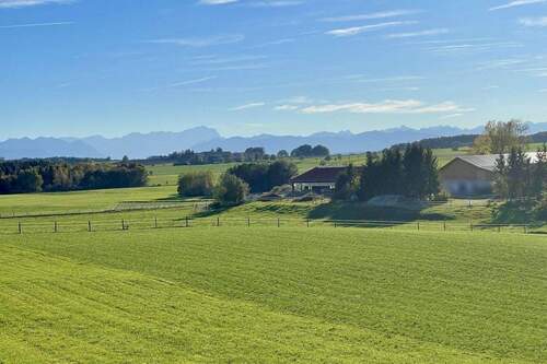Nur wenige Gehminuten bis zu Wiesen und Feldern - 