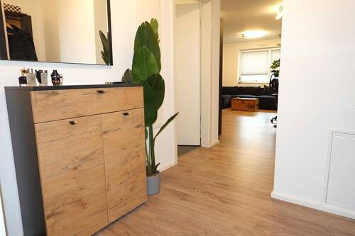 Diele - Etagenwohnung mit 55,00 m&sup2; in Leverkusen zur Miete