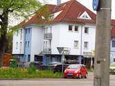 Hausansicht - Sofort beziehbare, großzügige, 1 12 Zi. Dachgeschoss (3. OG) - Gallerie - Wohnung in zentraler Lage in Stuttgart - Mühlhausen