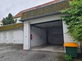 Garage mit geöffnetem Tor - Einzelgarage mit 2 Abstellräumen auf dem Zeller Berg (Robert-Schuhmann-Str.)