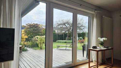 Blick in den Garten - Bungalow mit 100,00 m&sup2; in Ingolstadt zum Kaufen