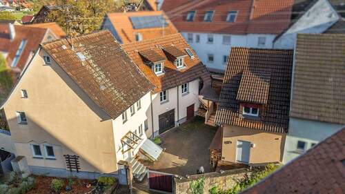 Außenaufnahme - 8 Zimmer Mehrfamilienhaus, Wohnhaus zum Kaufen in Wertheim