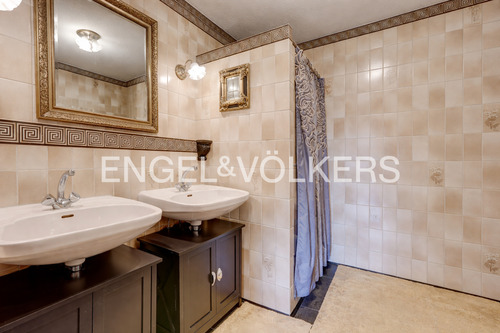 Badezimmer mit Waschmaschinenanschluss... - 