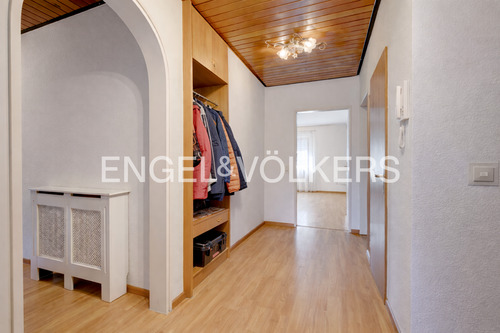 Großzügiger Eingangsbereich. - Etagenwohnung mit 97,00 m&sup2; in Breisach am Rhein zum Kaufen