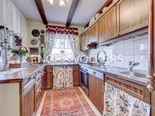 ...mit Zugang zur Küche. - 