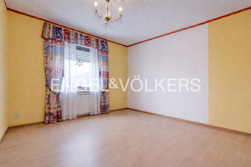 Geräumiges Kinderzimmer. - 