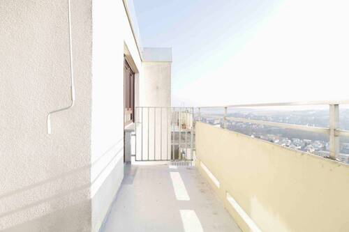 Balkon - Etagenwohnung mit 89,10 m&sup2; in Würzburg zum Kaufen