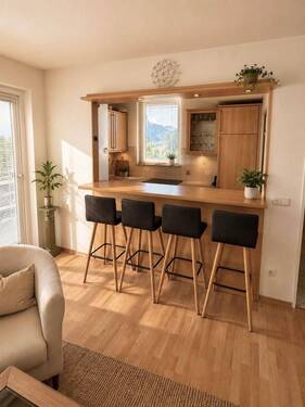 Wohnzimmer KI optimiert - 2 Zimmer Etagenwohnung in Füssen