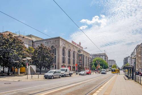 Friedrichstadtpalast in der Friedrichstraße in der Umgebung - 