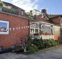 Großzügige 2- Zimmer Wohnung mit Einbauküche, Veranda und Carport- Stellplatz in rückwärtiger Citylage - Schwarzenbek