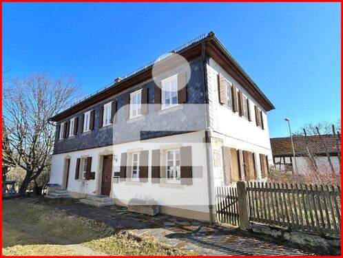 Außen - Historisches Gemäuer mit Charme!