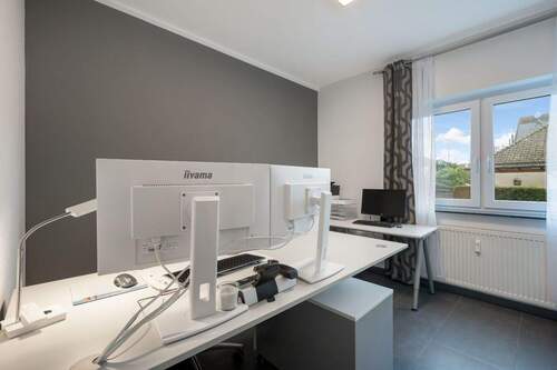 Home Office 1 - Mehrfamilienhaus, Wohnhaus mit 295,00 m&sup2; in Schwalbach am Taunus zum Kaufen
