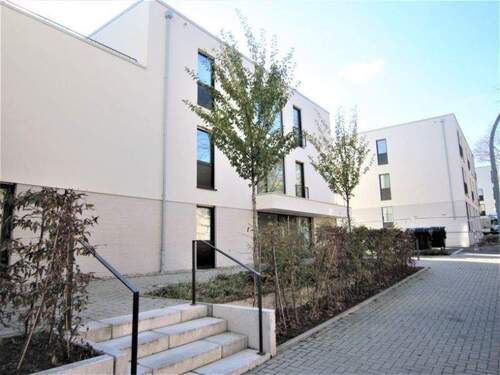 Vorderansicht - Große 4,5-Raum-Wohnung mit Dachterrasse