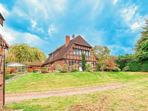 Außenansicht - LÄNDLICHER WOHNTRAUM MIT WEITBLICK - FACHWERKHAUS, HISTORISCHE SCHEUNE & WEIDEFLÄCHEN