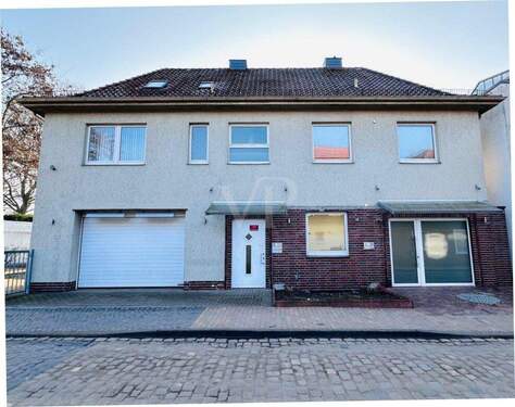 Frontansicht - 9 Zimmer Mehrfamilienhaus, Wohnhaus in Celle