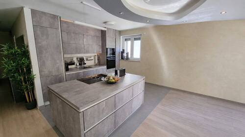 Küche mit Mittelinsel - Etagenwohnung mit 95,50 m&sup2; in Berlin zum Kaufen