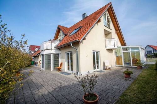 Große Terrasse an Süd- und Ostseite - 