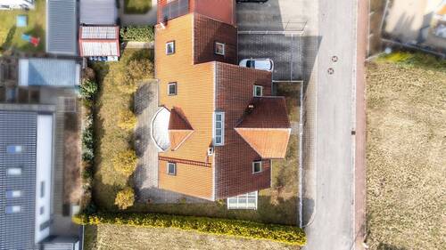 Das Anwesen von oben - 7 Zimmer Einfamilienhaus zum Kaufen in Berngau