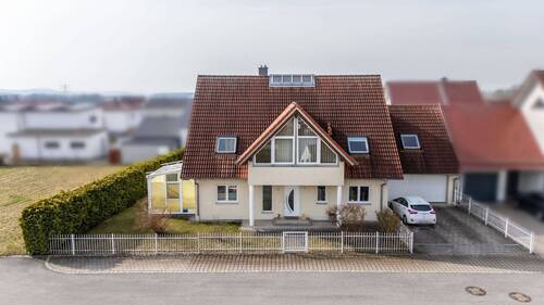 Gelungene Architektur - 7 Zimmer Einfamilienhaus in Berngau