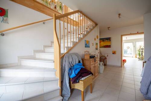 Eingangsbereich - überzeugt bereits beim Ankommen - Einfamilienhaus mit 211,00 m&sup2; in Berngau zum Kaufen