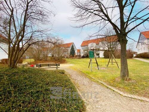 Spielplatz - 3 Zimmer Etagenwohnung in Wilkau-Haßlau