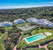Elegante Erdgeschosswohnung in La Reserva de Sotogrande, Terrasse, Pool und Top-Ausstattung