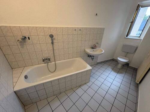 Bad mit Wanne - 