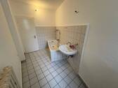 Bad mit Wanne - 