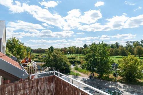 Blick vom Südbalkon - Pillnitz - sonniges 1-Zimmer-Appartement mit Südbalkon
