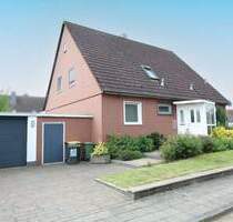 Charmantes Einfamilienhaus mit Schwimmhalle, Wintergarten und Kamin - Okal Fertighaus - Braunschweig Leiferde