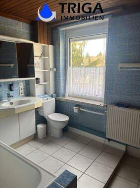 Bad im OG aus dem Baujahr - 