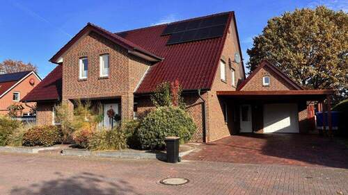 Straßenansicht - Keine Käuferprovision - Geräumiges Einfamilienhaus in ruhiger Lage