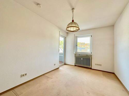 Kinderzimmer mit Zugang zum Nord-Ost-Balkon - 