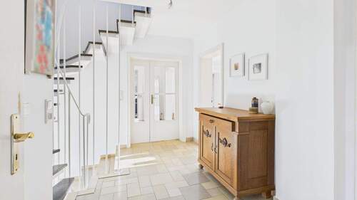 Diele - Ein Haus mit Charakter - Architektur, Licht und Raum auf über 1.000 m² Grundstück