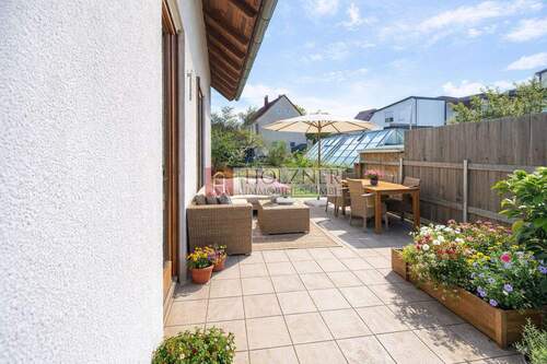 Terrasse Beispiel - Einfamilienhaus mit 100,20 m&sup2; in Landshut zum Kaufen