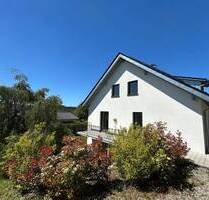 Repräsentatives Haus mit 278 m², 11 Zimmern, Einliegerwohnung, Terrassen, Garten & Weitblick – modernisiert, ruhig gelegen und bestens angebunden. - Wolfegg