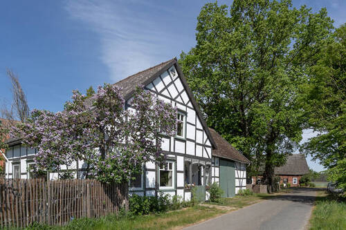 Strassenansicht - Fachwerkhaus im Wendland - idyllisch an einem Rundling gelegen -