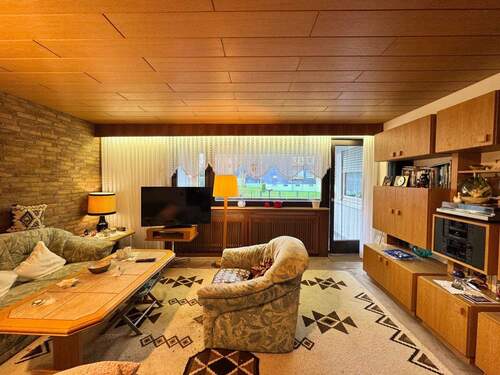 Wohnzimmer mit Zugang zum Balkon - Etagenwohnung mit 86,00 m&sup2; in Bochum zum Kaufen