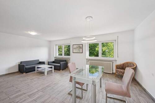 Wohn-/Esszimmer graues Haus - 