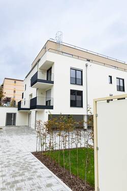 Hausansicht - 3 Zimmer Etagenwohnung zum Kaufen in Burglengenfeld